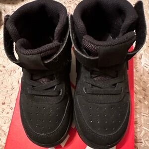 Nike court borough 9c